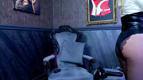 Snapshot of tiffanysia chatting on 03-12-25, 09:44 Tiffany Sia online show from 03-12-25, 09:44