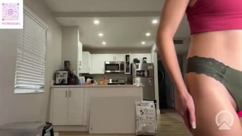 Tiffstreatsxoxo online show from 10-03-25, 07:11