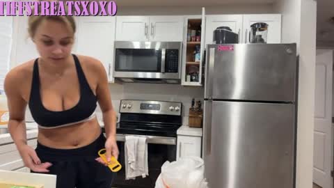 Snapshot of tiffstreatsxoxo chatting on 05-02-26, 06:35 Tiffstreatsxoxo online show from 05-02-26, 06:35