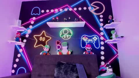 Tiffany  online show from 02-04-25, 01:45