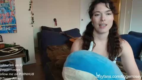 Snapshot of tiggerrosey chatting on 07-17-26, 09:19 All my Links online show from 07-17-26, 09:19