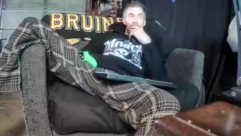 Snapshot of tiggity19 chatting on 04-26-26, 04:37 Tiggity23 come stroke my 9 cock with ne online show from 04-26-26, 04:37