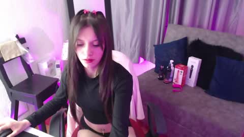 tiinajonus_ online show from 05-18-26, 04:07