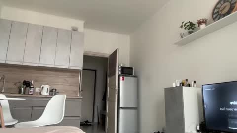 Snapshot of tim_timka chatting on 10-02-25, 12:23 Kit kat online show from 10-02-25, 12:23
