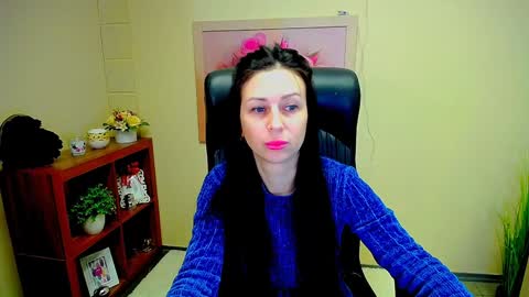 Snapshot of timeparadice chatting on 01-31-25, 12:18 Luisa online show from 01-31-25, 12:18