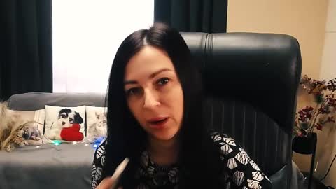 Snapshot of timeparadice chatting on 10-30-25, 08:38 Luisa online show from 10-30-25, 08:38