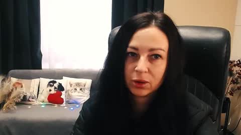 Snapshot of timeparadice chatting on 11-10-25, 08:24 Luisa online show from 11-10-25, 08:24