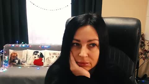 Snapshot of timeparadice chatting on 12-22-25, 08:55 Luisa online show from 12-22-25, 08:55