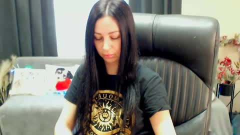 Luisa online show from 05-15-26, 07:48