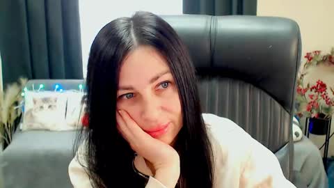Luisa online show from 05-19-26, 07:37