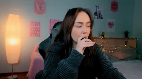 Mia online show from 02-02-26, 07:34