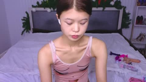 tina__kim online show from 01-08-25, 10:59