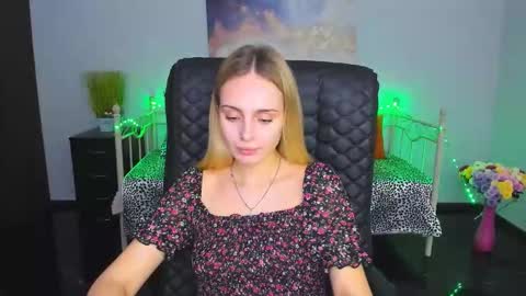 Snapshot of tina_jonesi chatting on 11-06-25, 01:56 Tina online show from 11-06-25, 01:56