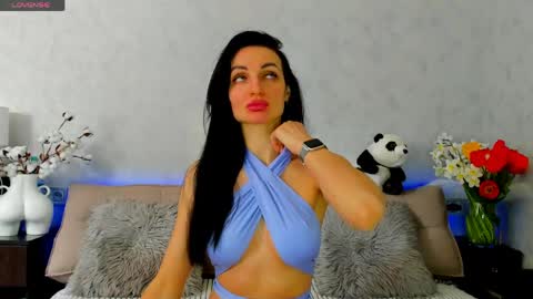Snapshot of tina_mart chatting on 04-29-26, 11:25 Tina online show from 04-29-26, 11:25