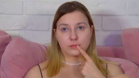 Snapshot of tinaburton chatting on 07-09-26, 04:44 TinaBurton online show from 07-09-26, 04:44