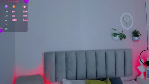 Snapshot of tinacurly chatting on 05-10-26, 10:31 Tina online show from 05-10-26, 10:31