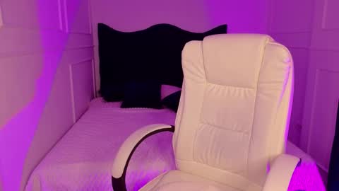 hi im curvy babyface girlie Tina online show from 03-10-26, 05:07