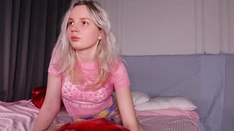 tinasiner online show from 02-05-25, 01:44