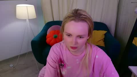 Snapshot of tinasiner chatting on 06-16-26, 03:58 tinasiner online show from 06-16-26, 03:58
