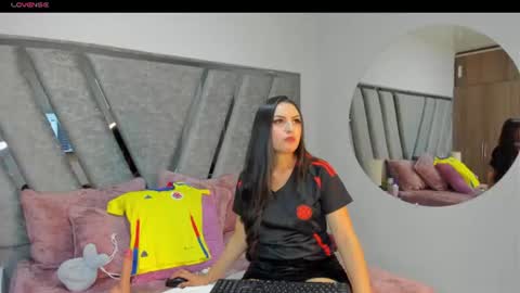 Snapshot of tink_fox chatting on 06-18-26, 02:12 Tink online show from 06-18-26, 02:12