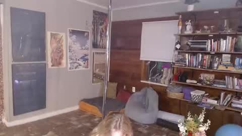 Snapshot of tinkerbellmel44 chatting on 10-29-25, 02:47 tinkerbellmel44 online show from 10-29-25, 02:47