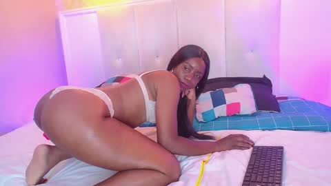 Snapshot of tinnataylor chatting on 10-14-25, 07:58 Tina online show from 10-14-25, 07:58