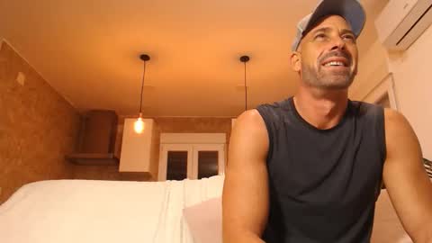 tinoclandestino online show from 11-22-25, 05:34