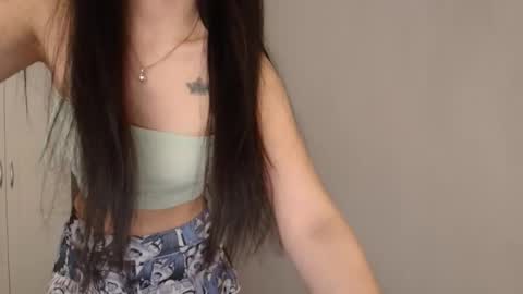 Snapshot of tiny_cute chatting on 05-23-26, 08:35 Lia online show from 05-23-26, 08:35