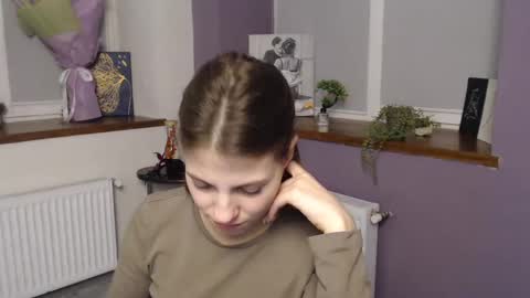 Snapshot of tiny_felicity chatting on 02-27-25, 07:47 Gloria online show from 02-27-25, 07:47