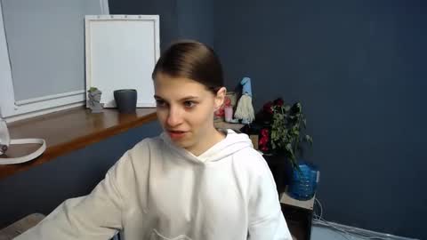 Snapshot of tiny_felicity chatting on 03-05-25, 07:27 Gloria online show from 03-05-25, 07:27