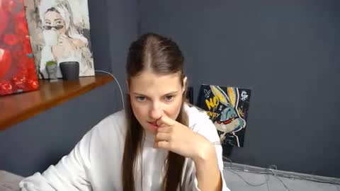 Snapshot of tiny_felicity chatting on 09-15-25, 06:35 Gloria online show from 09-15-25, 06:35