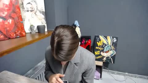 Gloria online show from 10-22-25, 06:24