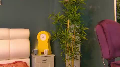 Pretty L online show from 06-28-26, 08:15