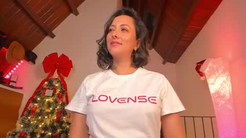 Snapshot of tiny_panther chatting on 12-13-24, 01:15 Ana Molly online show from 12-13-24, 01:15