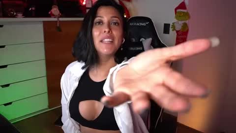 Snapshot of tiny_panther chatting on 12-15-24, 07:02 Ana Molly online show from 12-15-24, 07:02