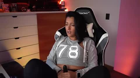 Snapshot of tiny_panther chatting on 01-09-25, 04:41 Ana Molly online show from 01-09-25, 04:41