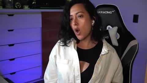 Snapshot of tiny_panther chatting on 01-17-25, 10:45 Ana Molly online show from 01-17-25, 10:45