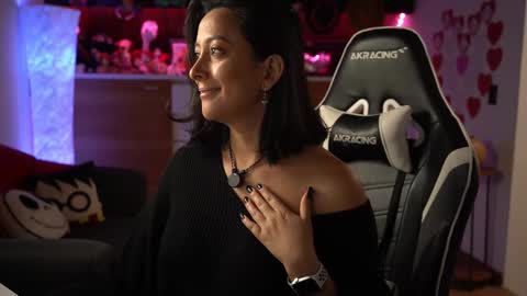 Snapshot of tiny_panther chatting on 02-10-25, 10:09 Ana Molly online show from 02-10-25, 10:09