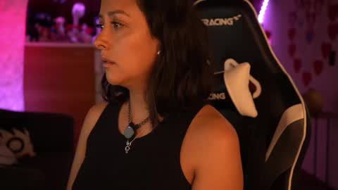 Snapshot of tiny_panther chatting on 02-20-25, 10:04 Ana Molly online show from 02-20-25, 10:04