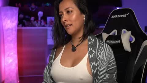 Snapshot of tiny_panther chatting on 09-11-25, 05:07 Ana Molly online show from 09-11-25, 05:07