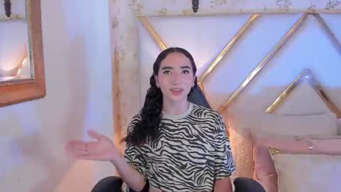Snapshot of tiny_thomm chatting on 07-12-26, 10:23 Thomm Independent Model online show from 07-12-26, 10:23