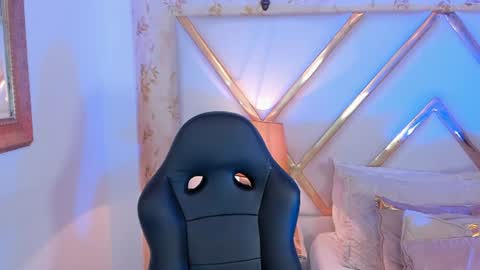 Snapshot of tiny_thomm chatting on 07-16-26, 12:49 Thomm Independent Model online show from 07-16-26, 12:49