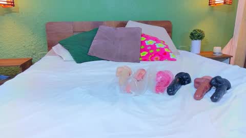 tiny_whore18 online show from 05-23-26, 05:56