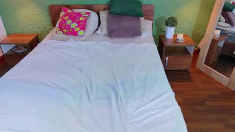 tiny_whore18 online show from 06-14-26, 07:10