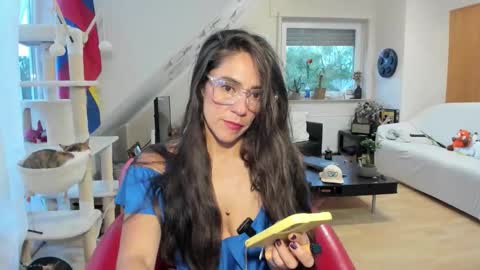 Snapshot of tiny_williams chatting on 09-11-25, 04:56 Tiny online show from 09-11-25, 04:56