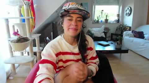 Snapshot of tiny_williams chatting on 09-14-25, 06:45 Tiny online show from 09-14-25, 06:45