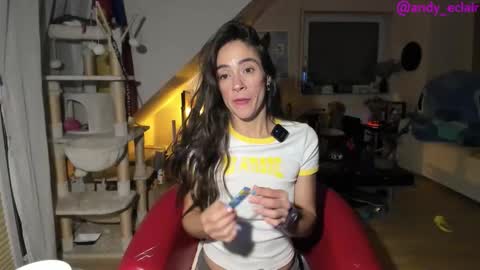 Snapshot of tiny_williams chatting on 10-08-25, 04:32 Tiny online show from 10-08-25, 04:32