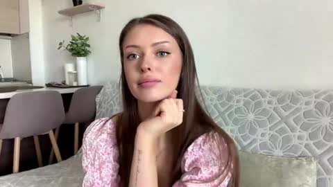 Snapshot of tinybliss chatting on 05-18-26, 11:27 Mona online show from 05-18-26, 11:27