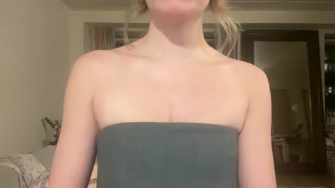 Snapshot of tinycasual chatting on 01-15-25, 03:00 Tea online show from 01-15-25, 03:00