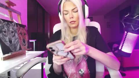 stage Kylie Sinner  brand CLITBAIT online show from 10-23-25, 10:52